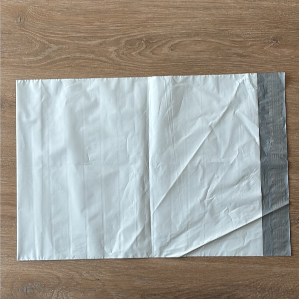 25 White and Gray Mailing Bag